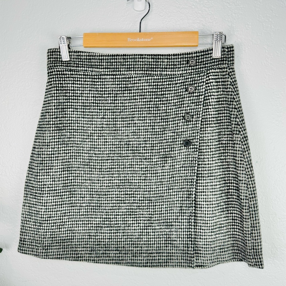 NWT RYLEE + CRU BLACK grey HOUNDSTOOTH 3 Button Faux Wrap Mini Skirt
